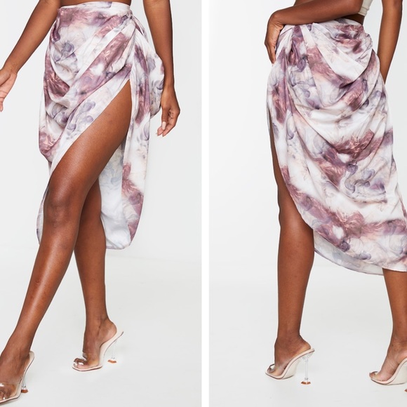 PrettyLittleThing Dresses & Skirts - Brand new Smoke Print Ruched Side Midi Skirt